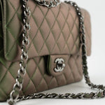 CHANEL Handbag Green 17S Green Iridescent Lambskin Quilted Classic Flap Medium RHW -Knockoff
