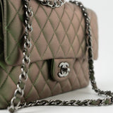 CHANEL Handbag Green 17S Green Iridescent Lambskin Quilted Classic Flap Medium RHW -Knockoff
