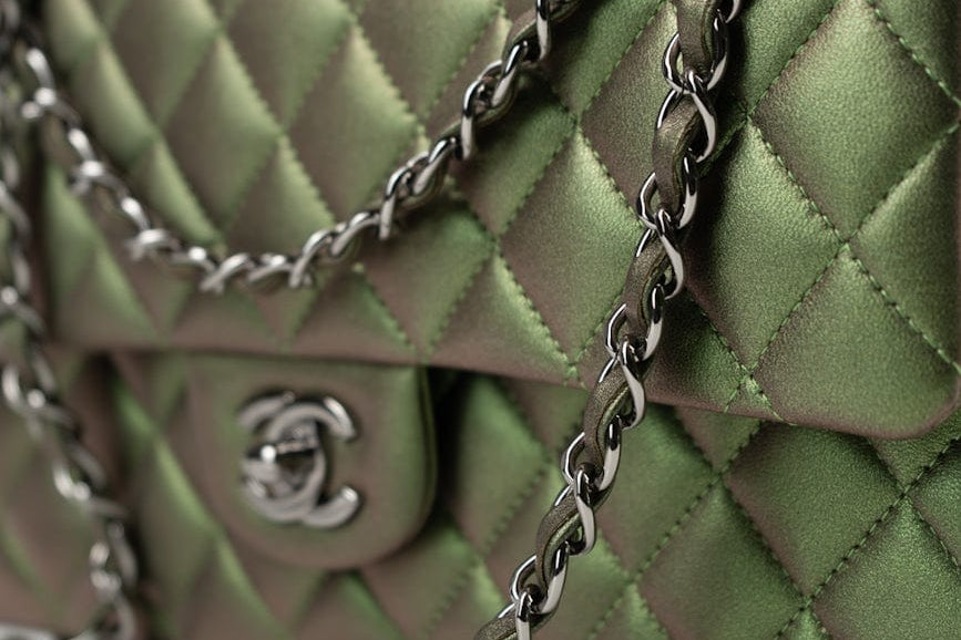 CHANEL Handbag Green 17S Green Iridescent Lambskin Quilted Classic Flap Medium RHW -Knockoff
