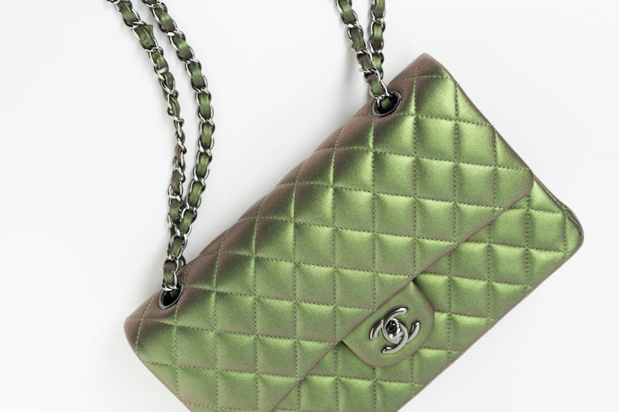 CHANEL Handbag Green 17S Green Iridescent Lambskin Quilted Classic Flap Medium RHW -Knockoff
