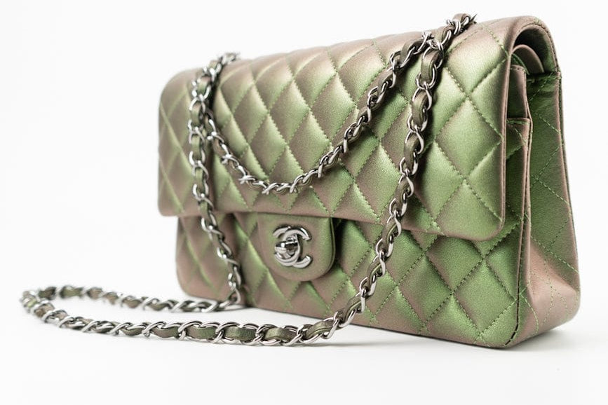 CHANEL Handbag Green 17S Green Iridescent Lambskin Quilted Classic Flap Medium RHW -Knockoff
