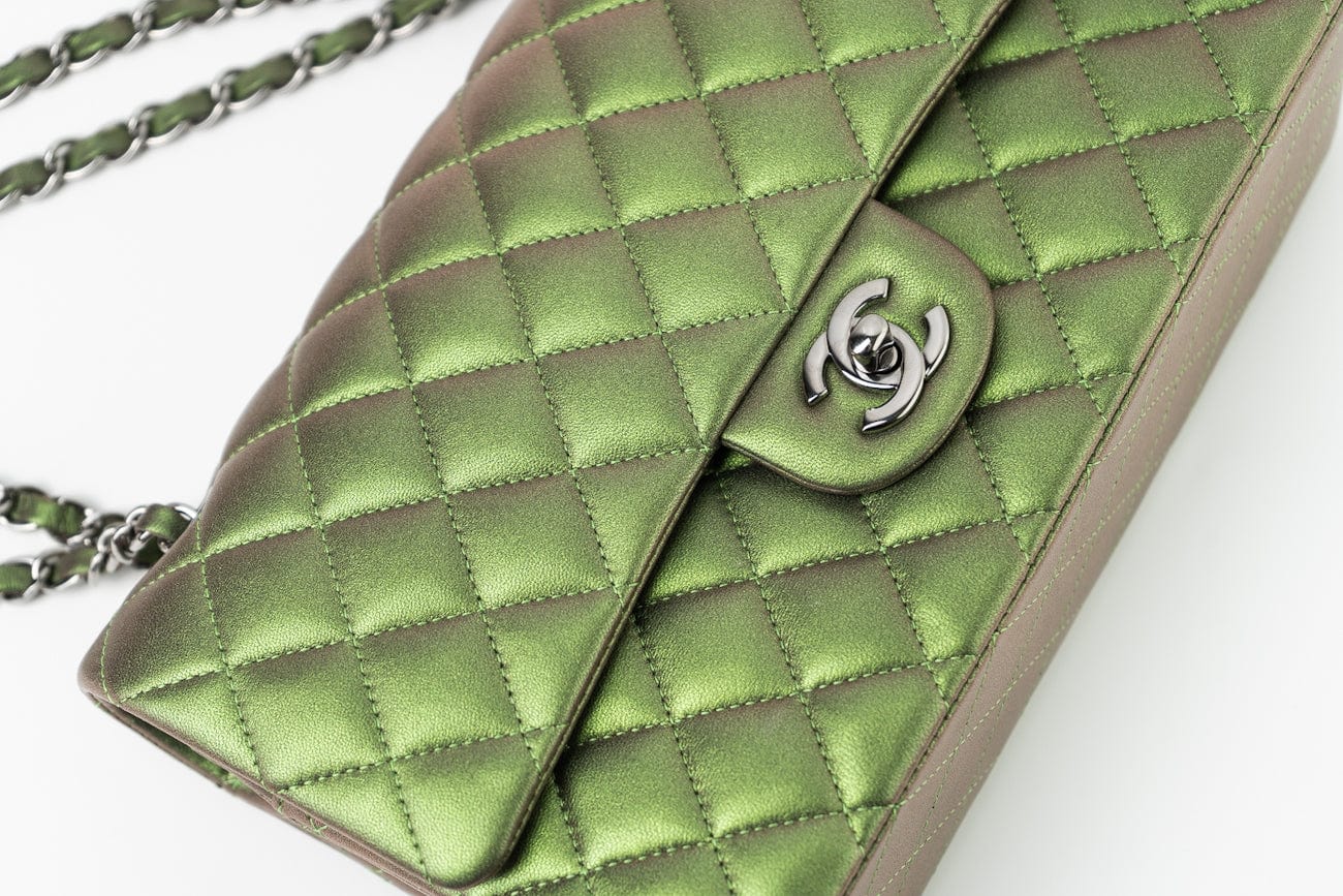 CHANEL Handbag Green 17S Green Iridescent Lambskin Quilted Classic Flap Medium RHW -Knockoff
