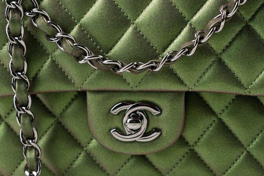 CHANEL Handbag Green 17S Green Iridescent Lambskin Quilted Classic Flap Medium RHW -Knockoff
