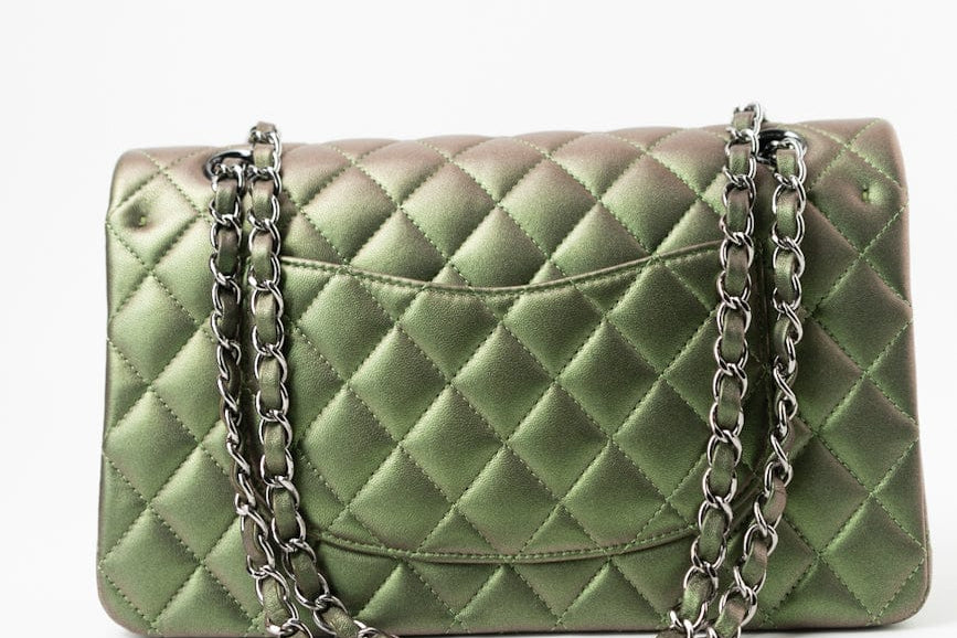 CHANEL Handbag Green 17S Green Iridescent Lambskin Quilted Classic Flap Medium RHW -Knockoff
