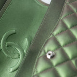 CHANEL Handbag Green 17S Green Iridescent Lambskin Quilted Classic Flap Medium RHW -Knockoff
