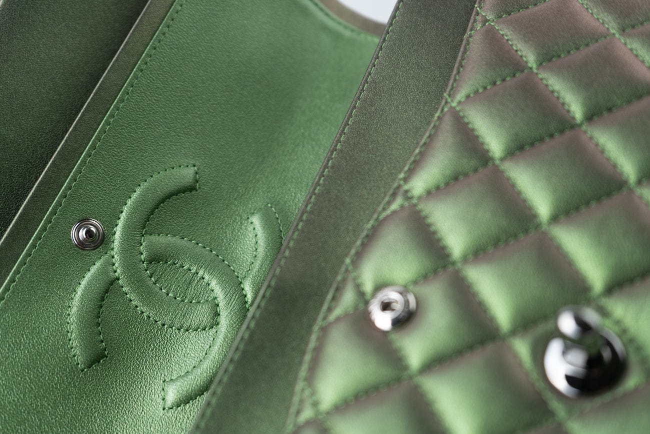 CHANEL Handbag Green 17S Green Iridescent Lambskin Quilted Classic Flap Medium RHW -Knockoff
