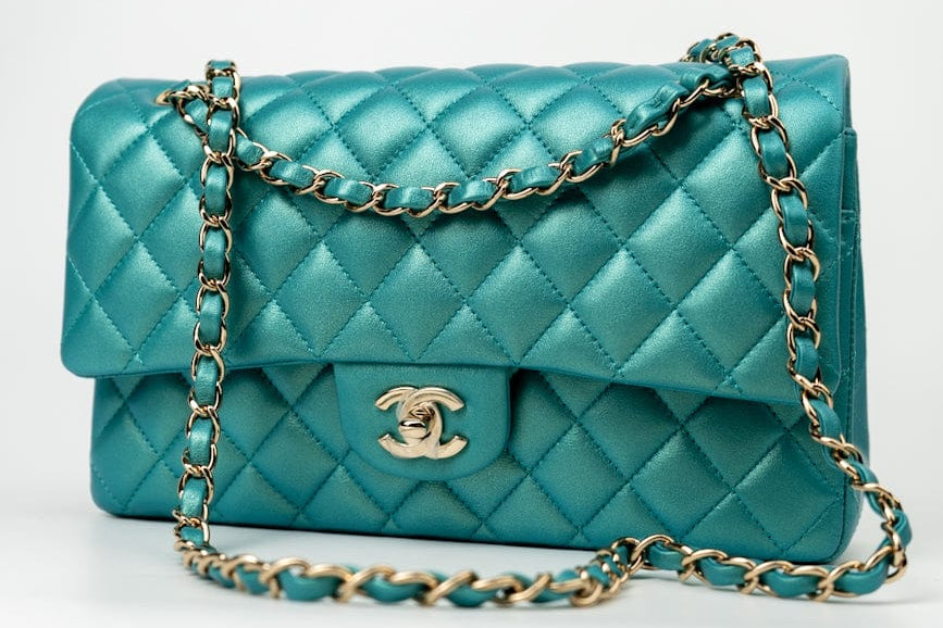 CHANEL Handbag Green 21S Iridescent Green Lambskin Quilted Classic Flap Medium LGHW -Knockoff
