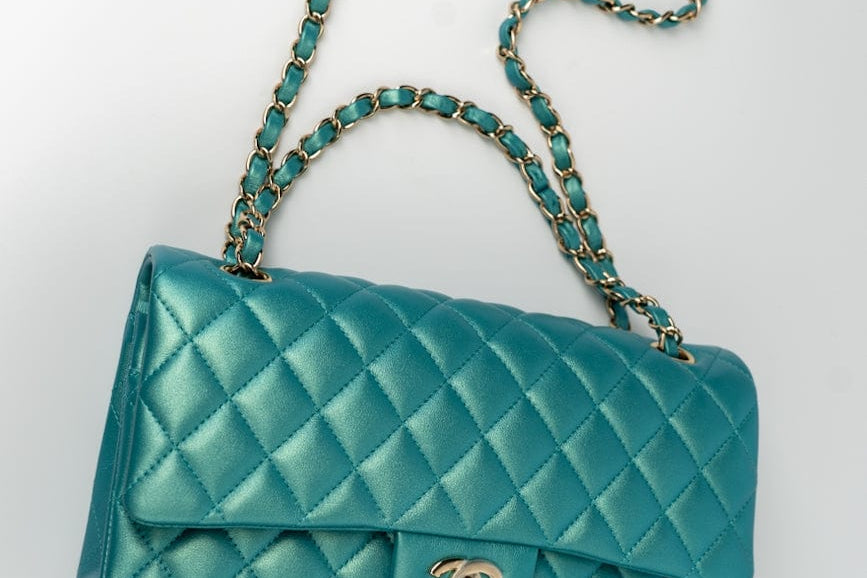 CHANEL Handbag Green 21S Iridescent Green Lambskin Quilted Classic Flap Medium LGHW -Knockoff
