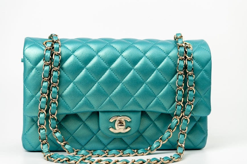 CHANEL Handbag Green 21S Iridescent Green Lambskin Quilted Classic Flap Medium LGHW -Knockoff
