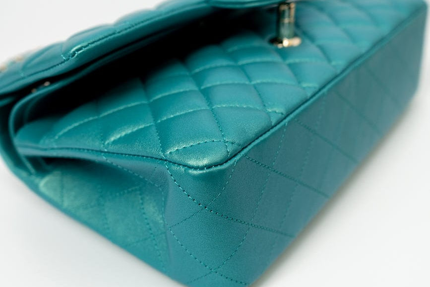 CHANEL Handbag Green 21S Iridescent Green Lambskin Quilted Classic Flap Medium LGHW -Knockoff
