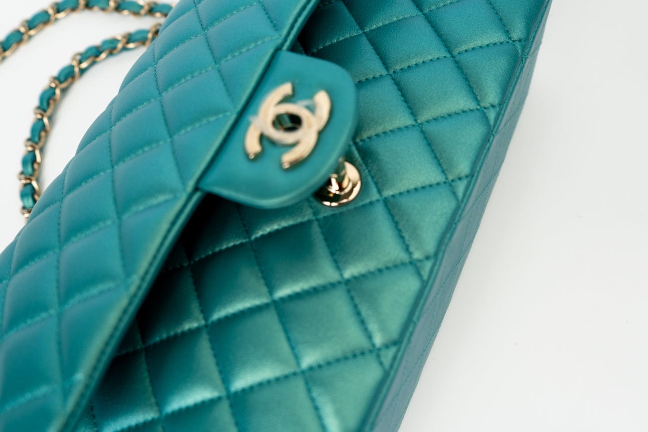 CHANEL Handbag Green 21S Iridescent Green Lambskin Quilted Classic Flap Medium LGHW -Knockoff
