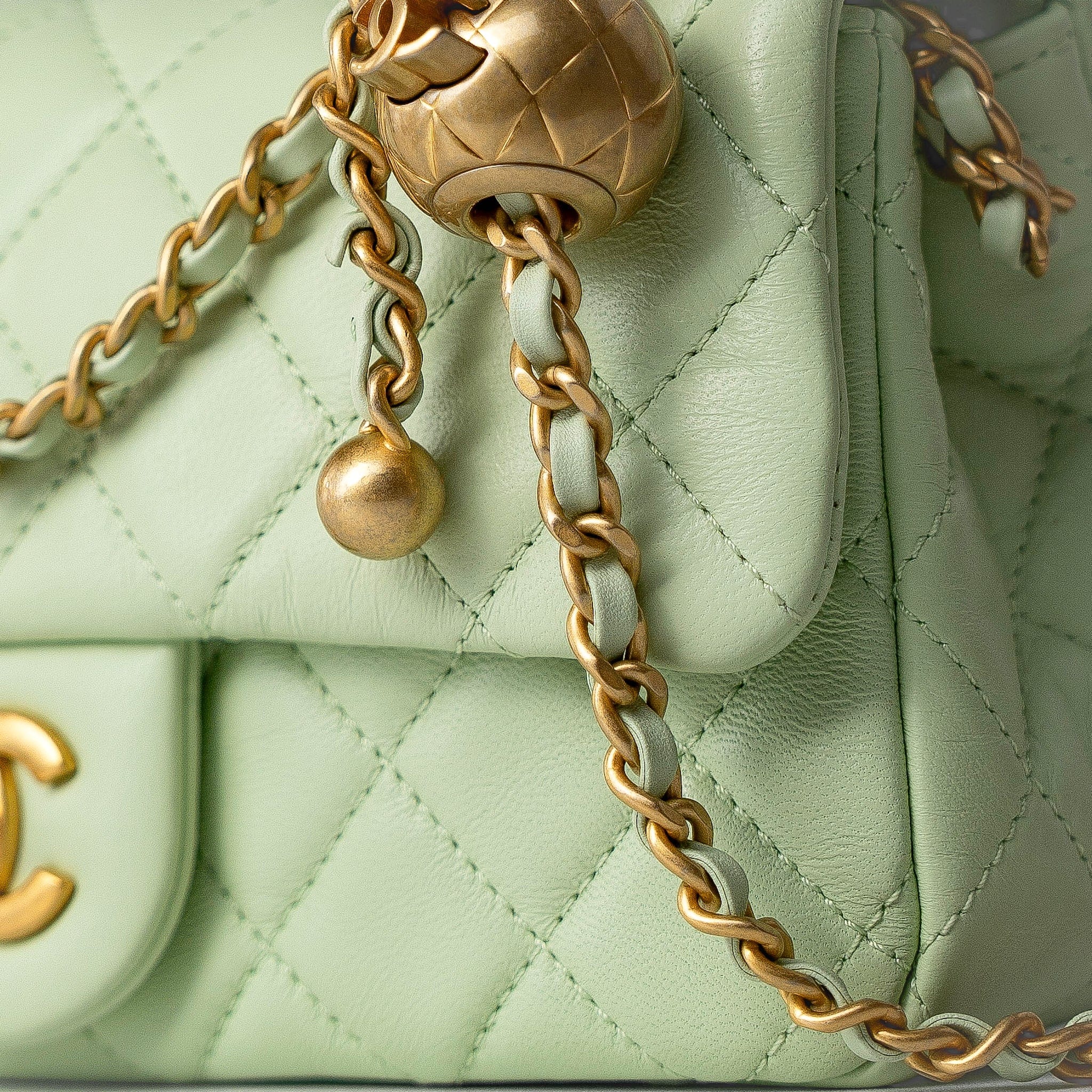 CHANEL Handbag Green 22C Light Green Lambskin Quilted Pearl Crush Mini Rectangular Flap Aged Gold Hardware -Knockoff
