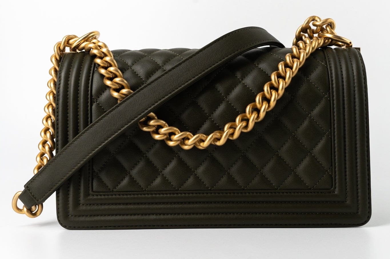 CHANEL Handbag Green Khaki Green Lambskin Quilted Medium Boy Bag Aged Gold Hardware -Knockoff
