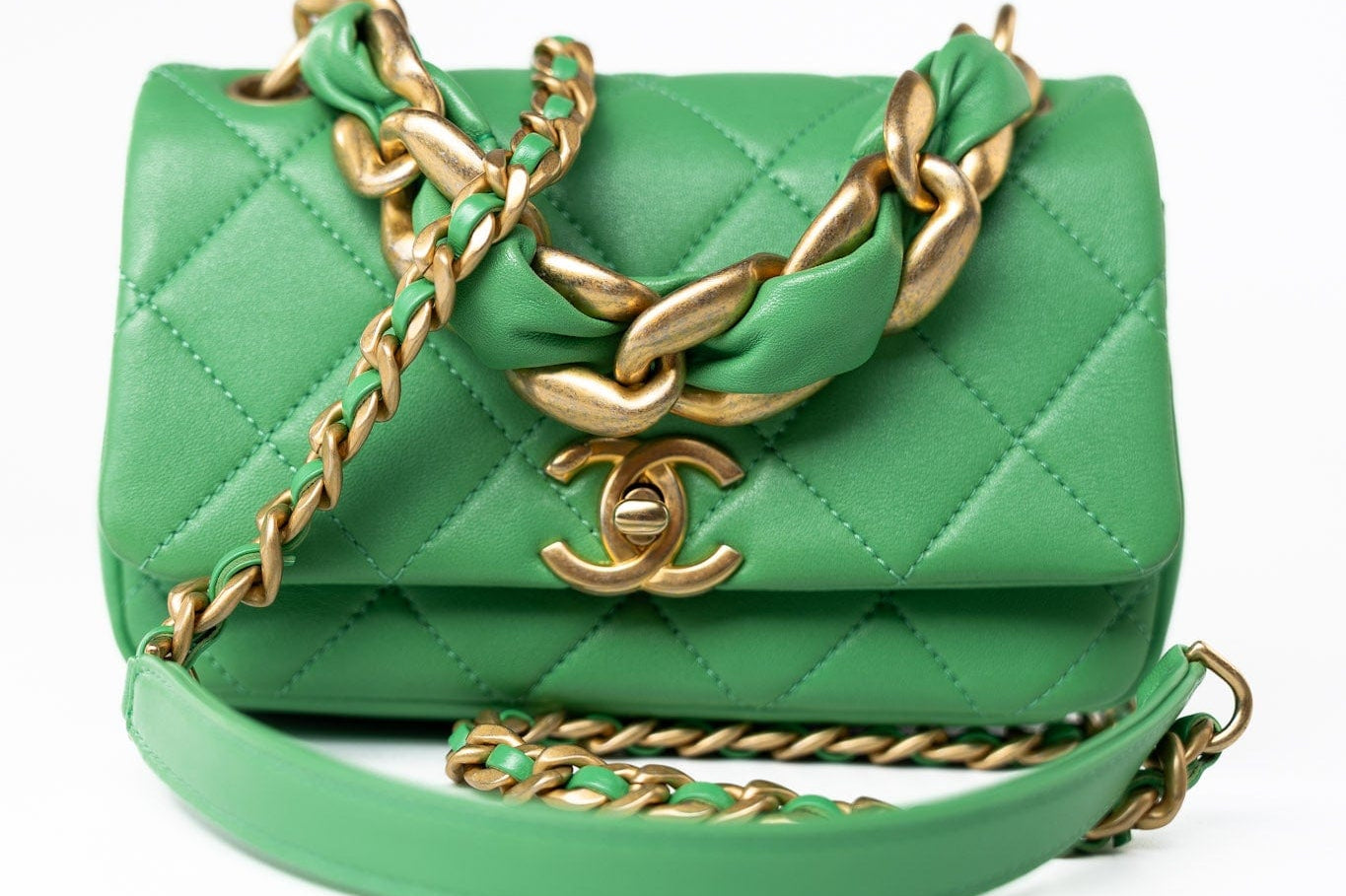 CHANEL Handbag Green Mini Green Lambskin Quilted Entwined Single Flap Antique Gold Hardware -Knockoff
