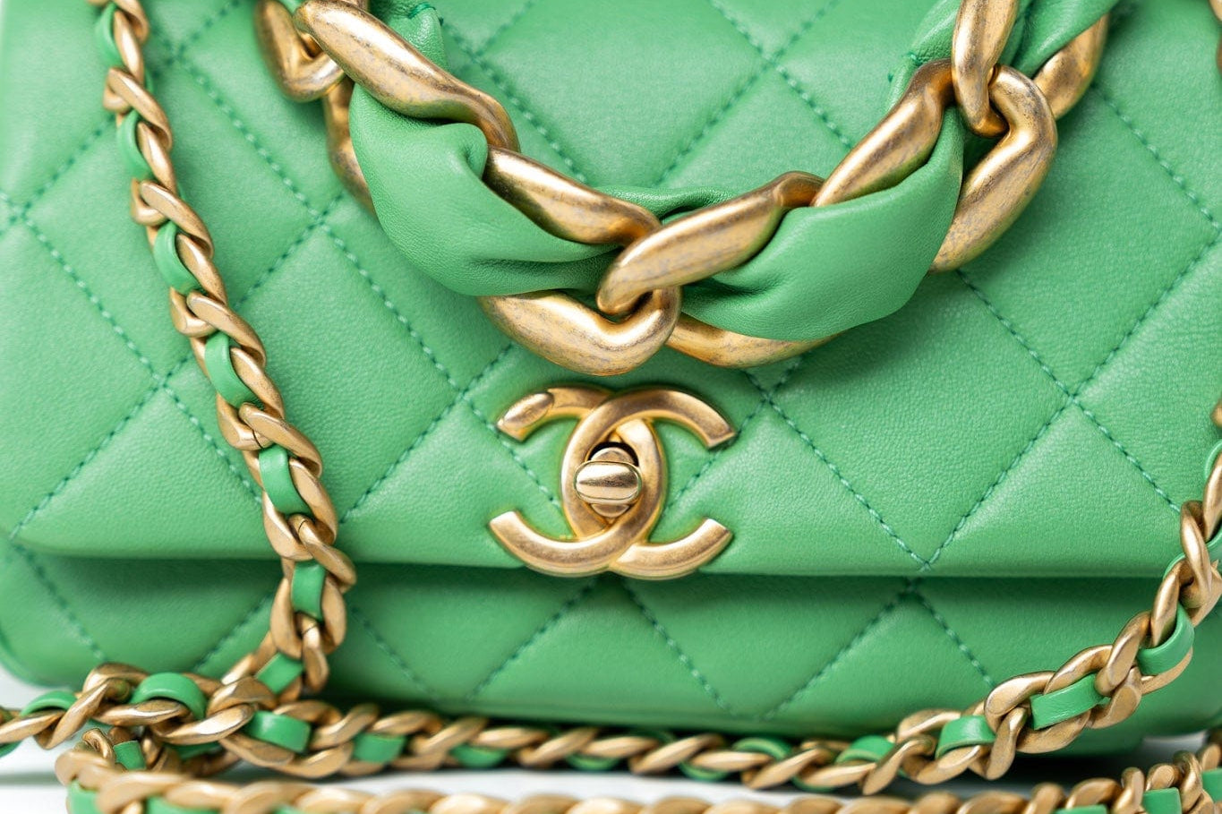 CHANEL Handbag Green Mini Green Lambskin Quilted Entwined Single Flap Antique Gold Hardware -Knockoff
