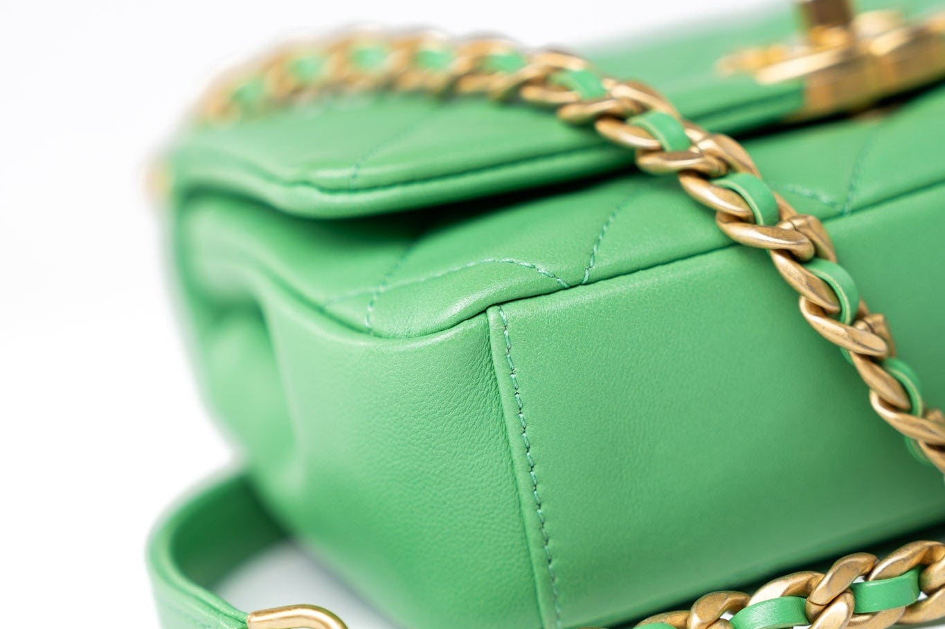 CHANEL Handbag Green Mini Green Lambskin Quilted Entwined Single Flap Antique Gold Hardware -Knockoff
