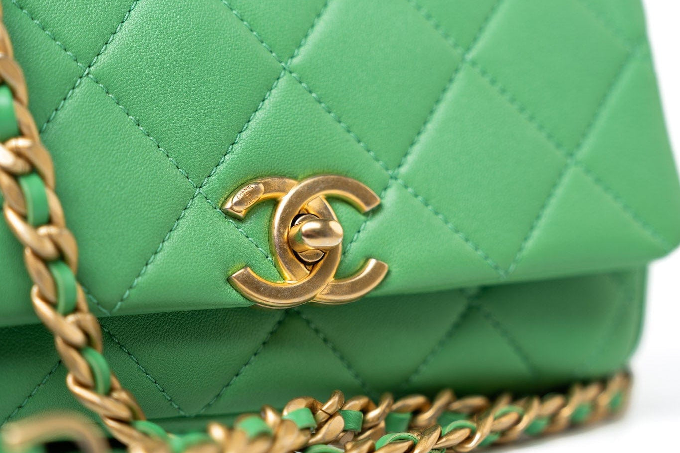 CHANEL Handbag Green Mini Green Lambskin Quilted Entwined Single Flap Antique Gold Hardware -Knockoff
