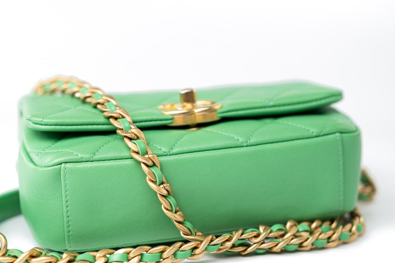 CHANEL Handbag Green Mini Green Lambskin Quilted Entwined Single Flap Antique Gold Hardware -Knockoff
