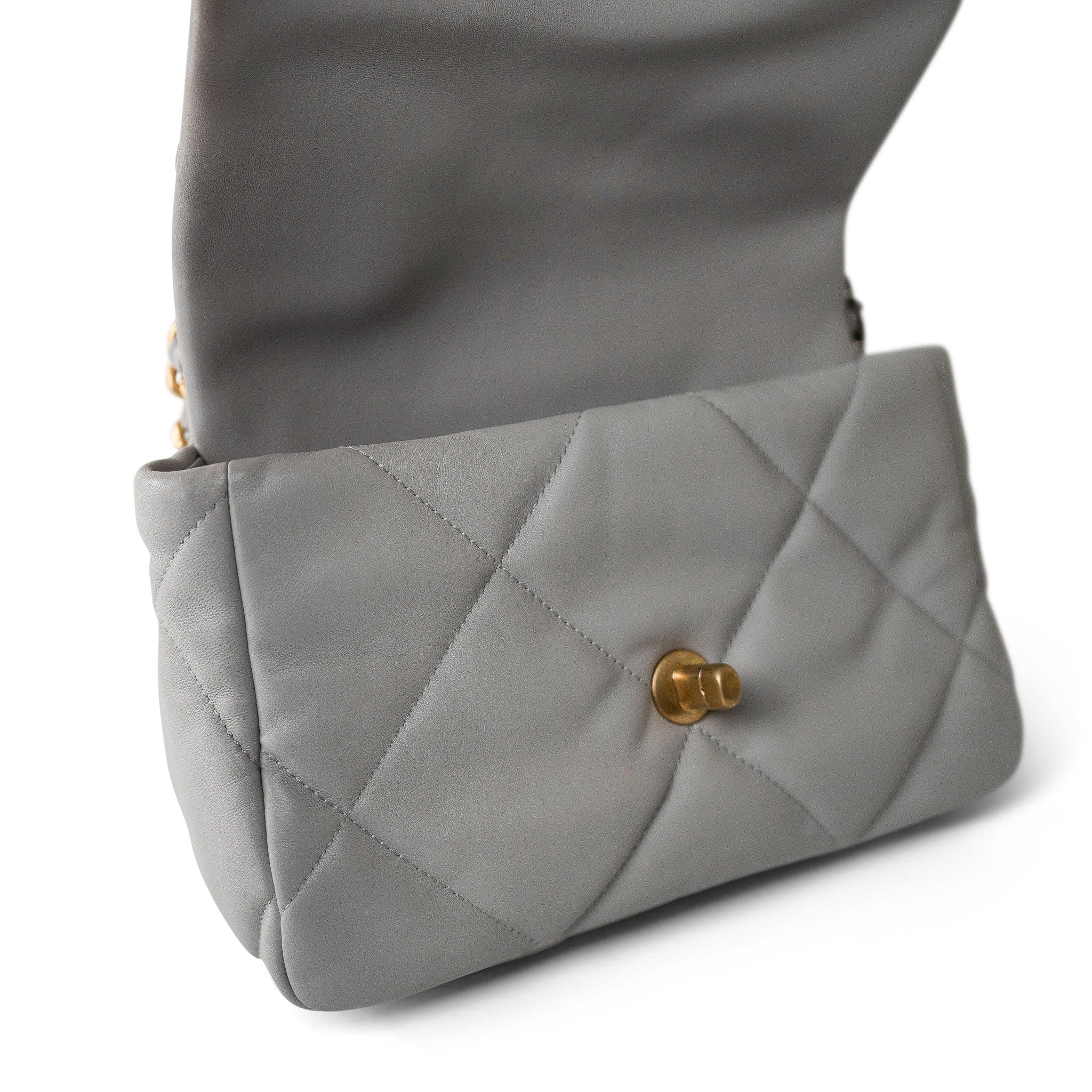 CHANEL Handbag Grey 21A Grey Lambskin Quilted 19 Flap Mixed Hardware -Knockoff
