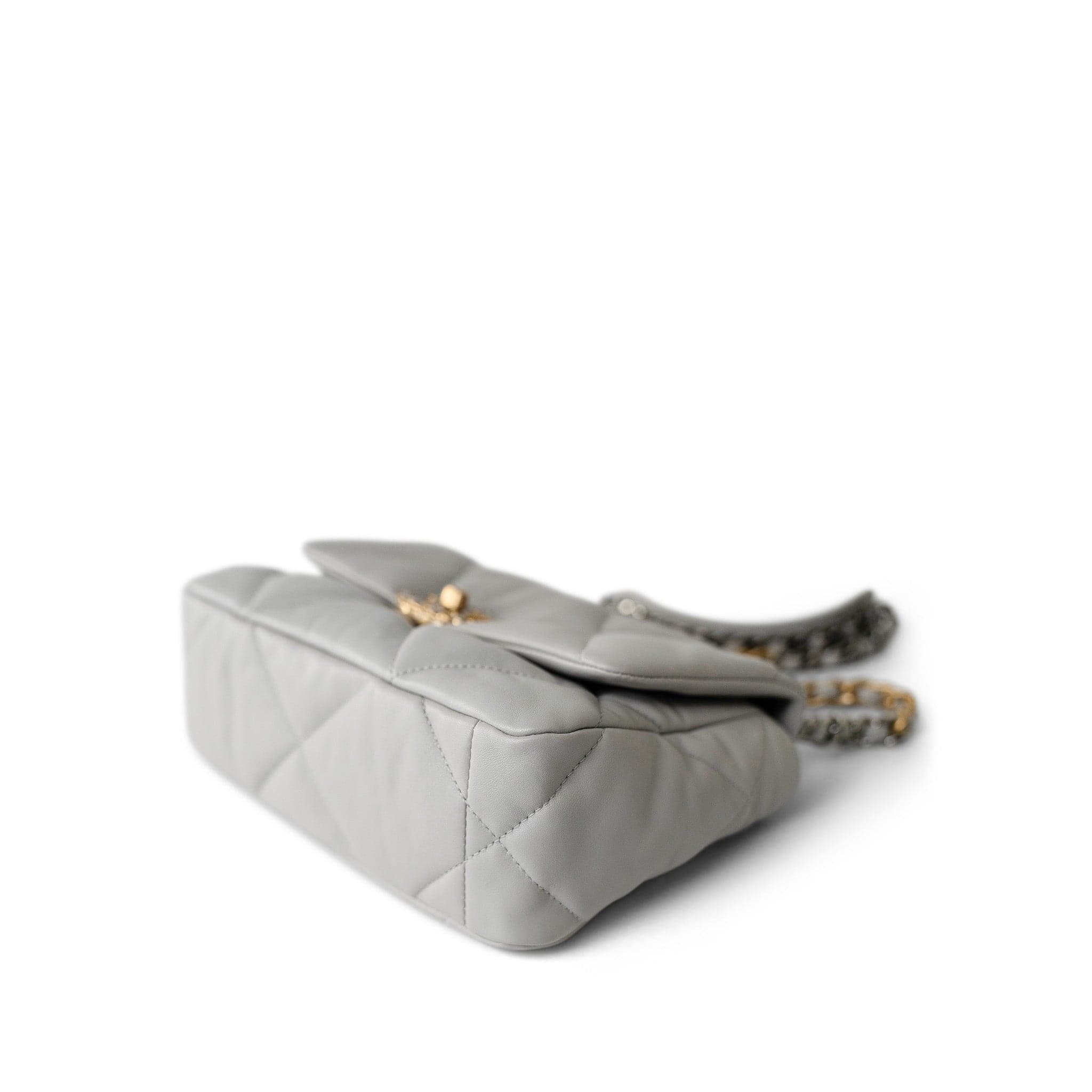 CHANEL Handbag Grey 21A Grey Lambskin Quilted 19 Flap Mixed Hardware -Knockoff
