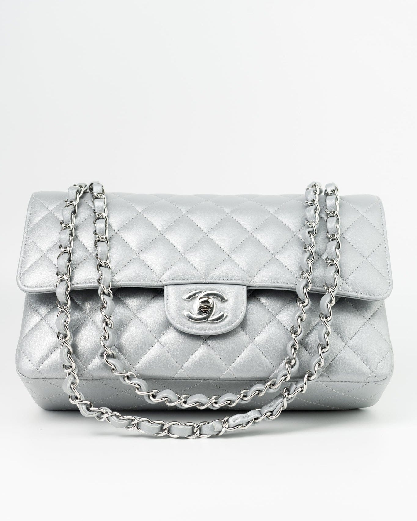 CHANEL Handbag Grey 23P Metallic Silver Lambskin Quilted Classic Flap Medium SHW Edge Stitching -Knockoff
