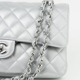 CHANEL Handbag Grey 23P Metallic Silver Lambskin Quilted Classic Flap Medium SHW Edge Stitching -Knockoff
