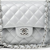 CHANEL Handbag Grey 23P Metallic Silver Lambskin Quilted Classic Flap Medium SHW Edge Stitching -Knockoff
