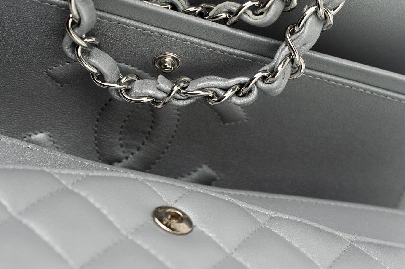 CHANEL Handbag Grey 23P Metallic Silver Lambskin Quilted Classic Flap Medium SHW Edge Stitching -Knockoff
