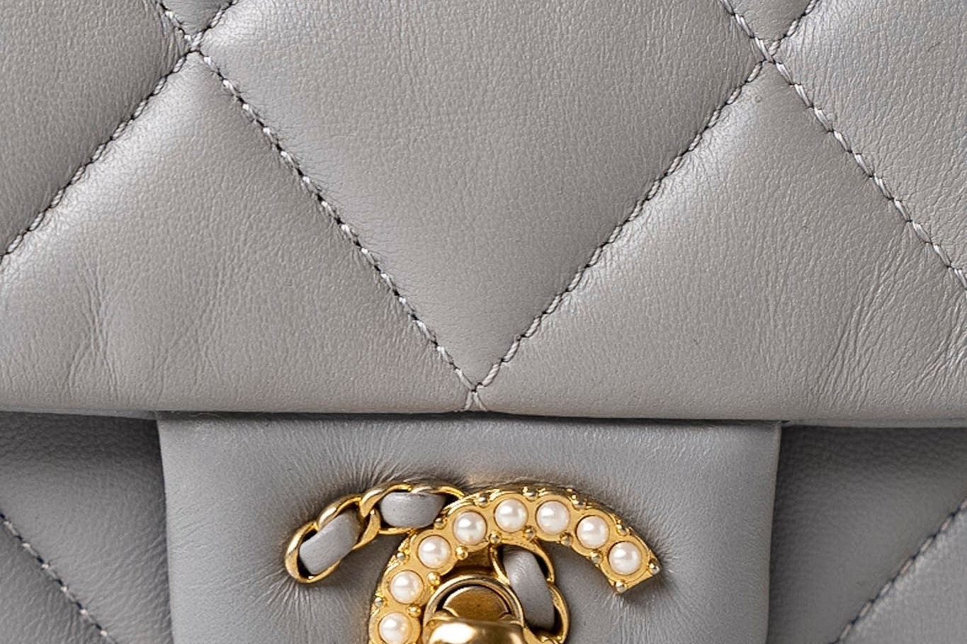 CHANEL Handbag Grey Grey Lambskin Quilted Crush on Chains Single Flap Bag Antique Gold Hardware -Knockoff
