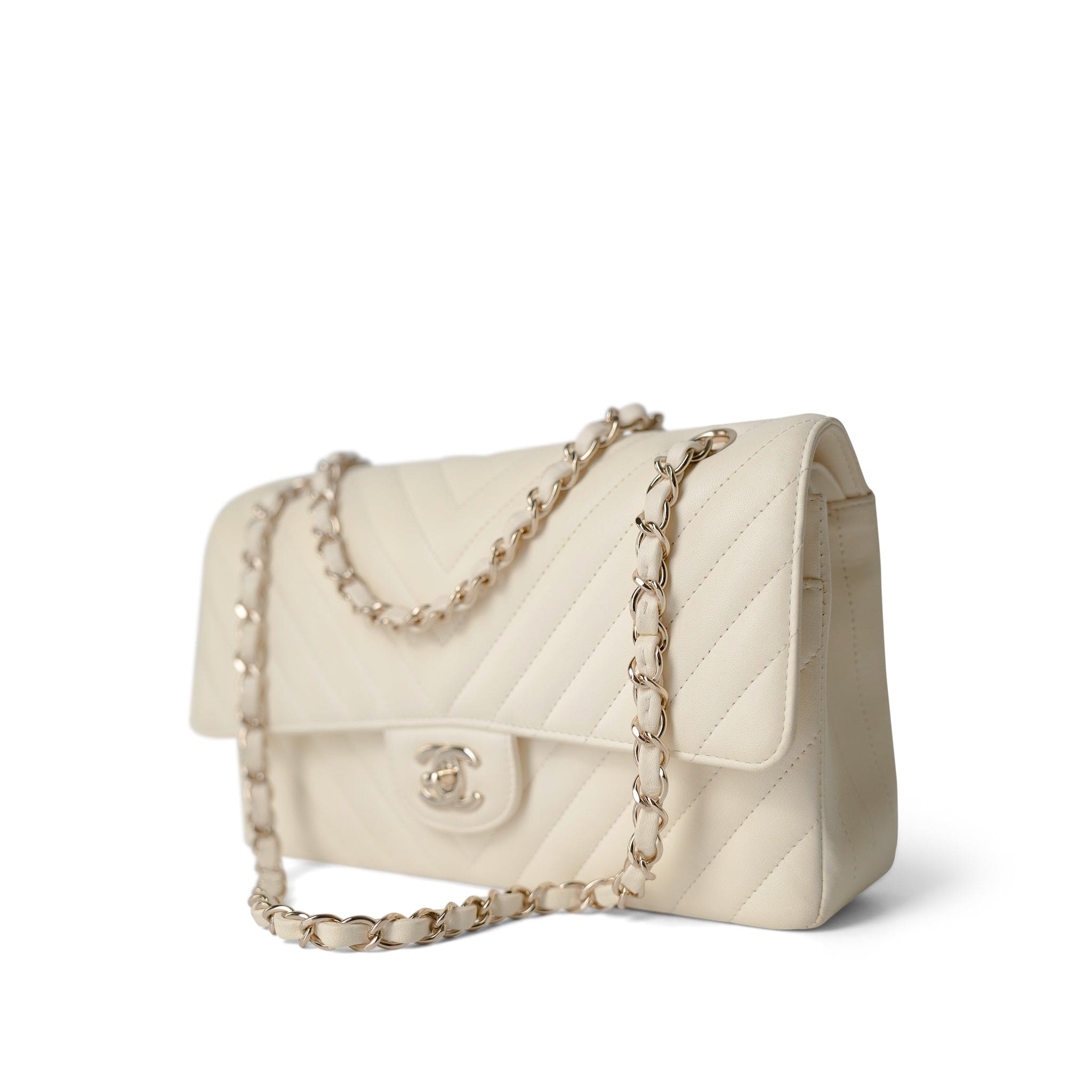 CHANEL Handbag Ivory / Classic flap 18C Ivory Chevron Lambskin Medium Classic Flap Light Gold Hardware -Knockoff
