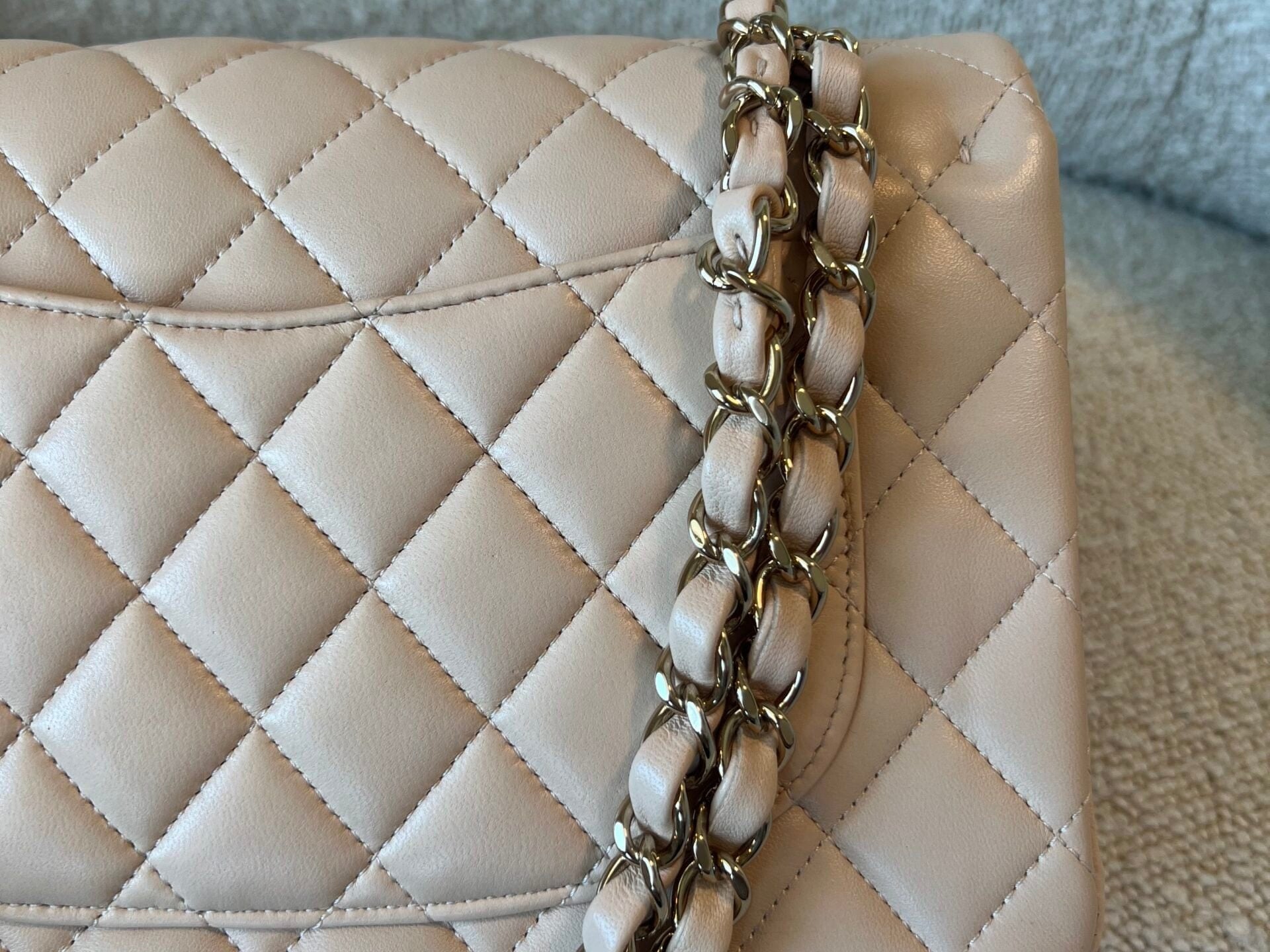 CHANEL Handbag Light Beige Lambskin Quilted Classic Double Flap Small Light Gold Hardware -Knockoff
