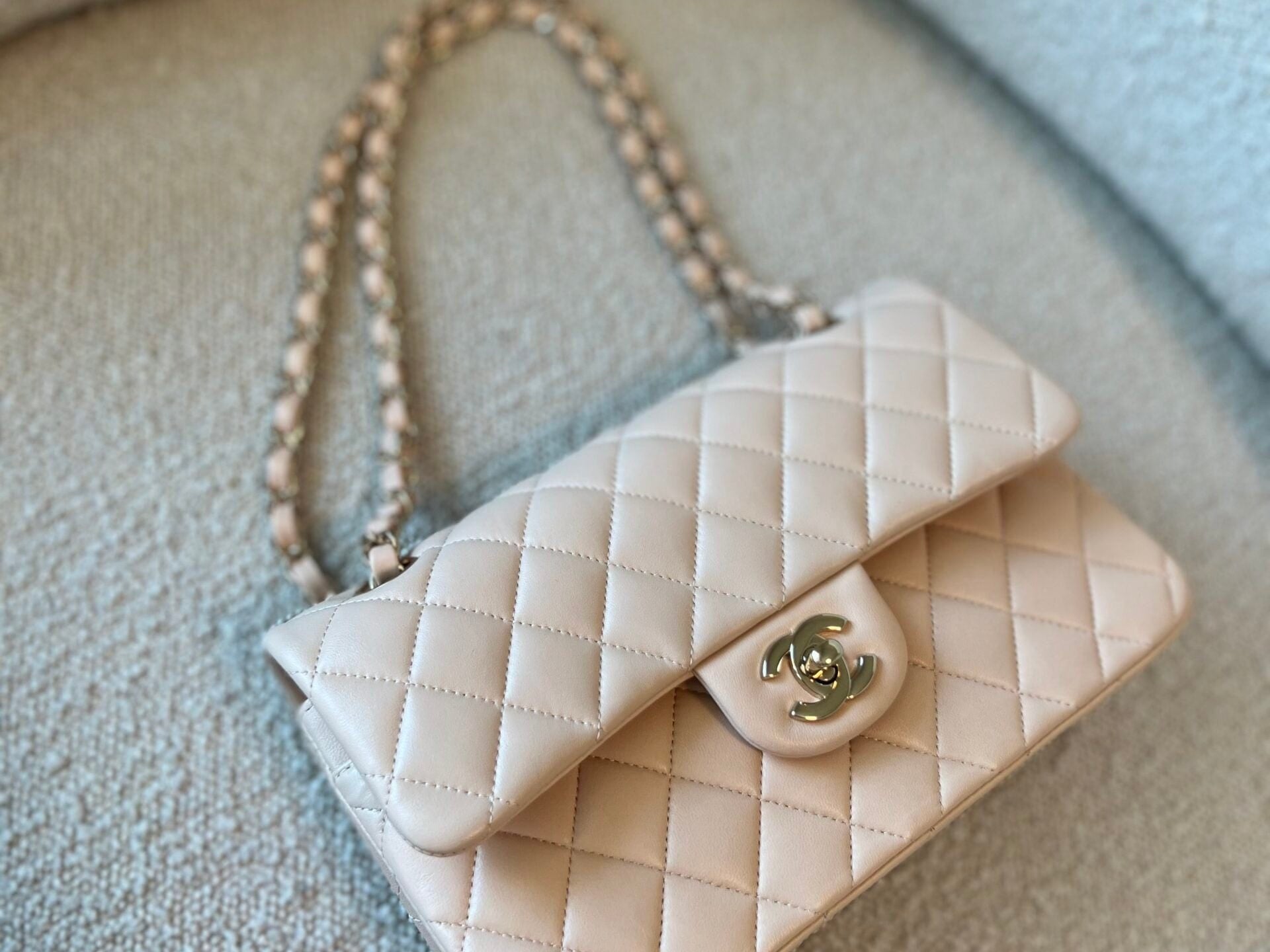 CHANEL Handbag Light Beige Lambskin Quilted Classic Double Flap Small Light Gold Hardware -Knockoff
