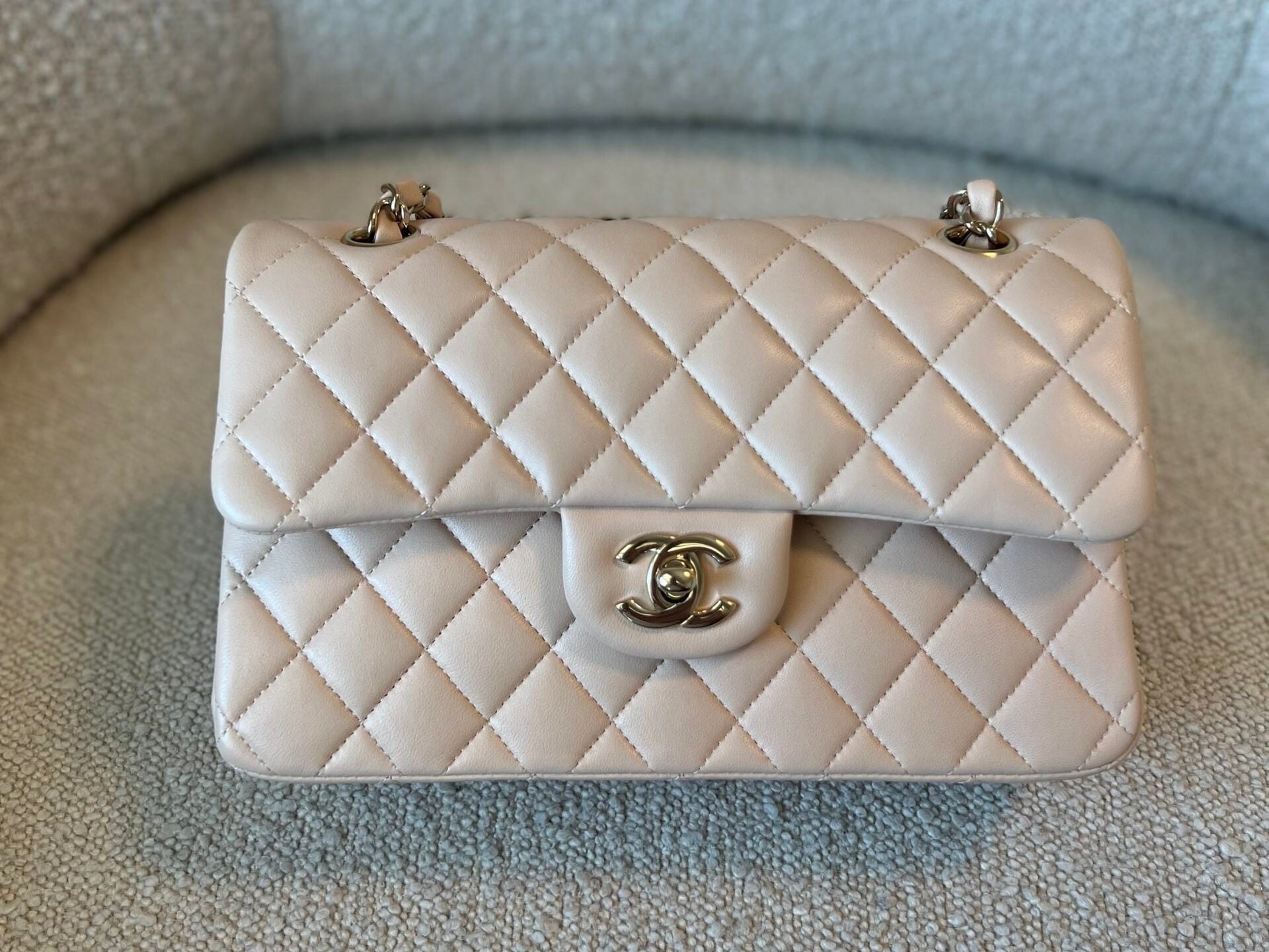 CHANEL Handbag Light Beige Lambskin Quilted Classic Double Flap Small Light Gold Hardware -Knockoff
