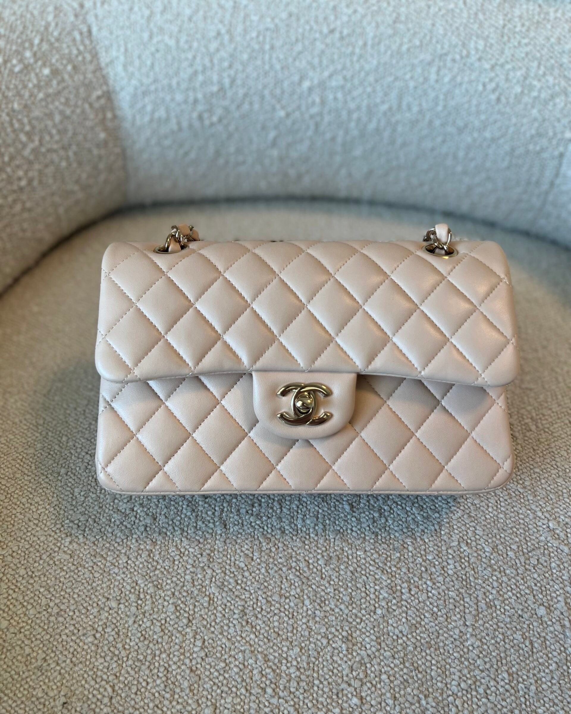 CHANEL Handbag Light Beige Lambskin Quilted Classic Double Flap Small Light Gold Hardware -Knockoff
