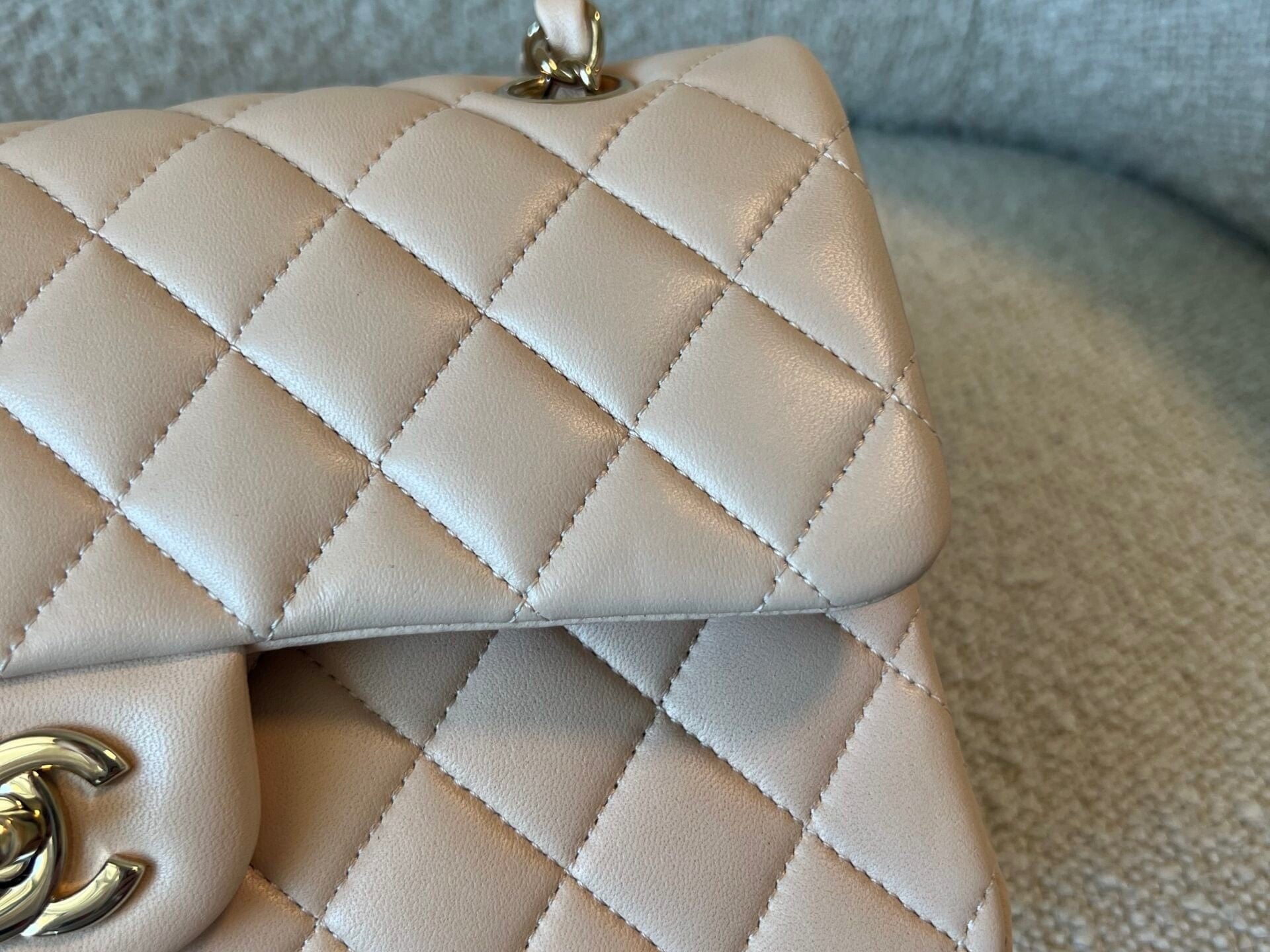 CHANEL Handbag Light Beige Lambskin Quilted Classic Double Flap Small Light Gold Hardware -Knockoff
