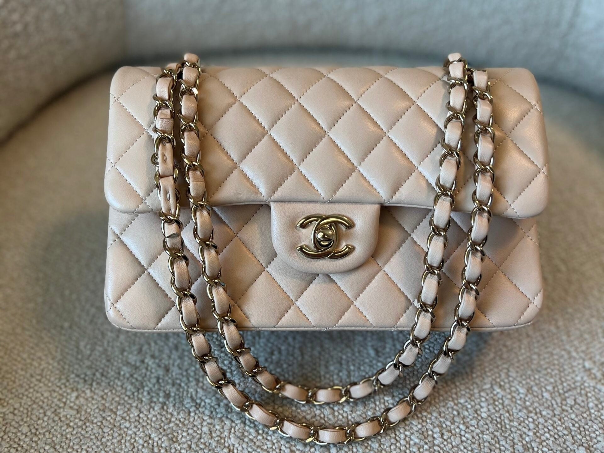 CHANEL Handbag Light Beige Lambskin Quilted Classic Double Flap Small Light Gold Hardware -Knockoff
