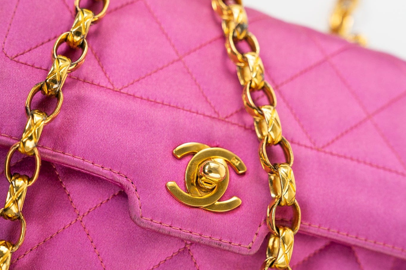 CHANEL Handbag Pink Satin Quilted Single Flap Mini Gold Hardware -Knockoff
