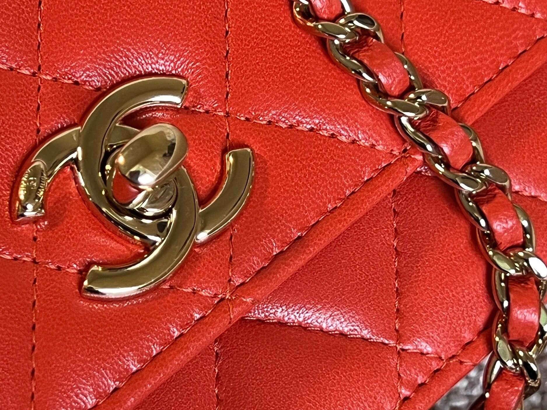 CHANEL Handbag Red Lambskin Quilted Trendy CC Wallet on Chain (WOC) -Knockoff
