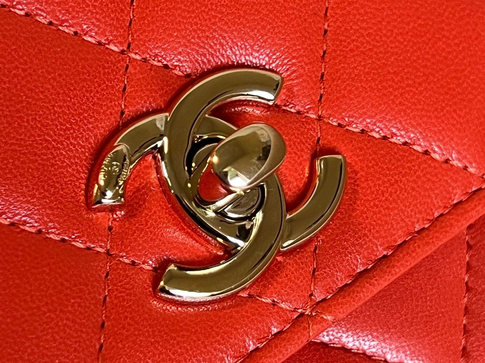 CHANEL Handbag Red Lambskin Quilted Trendy CC Wallet on Chain (WOC) -Knockoff
