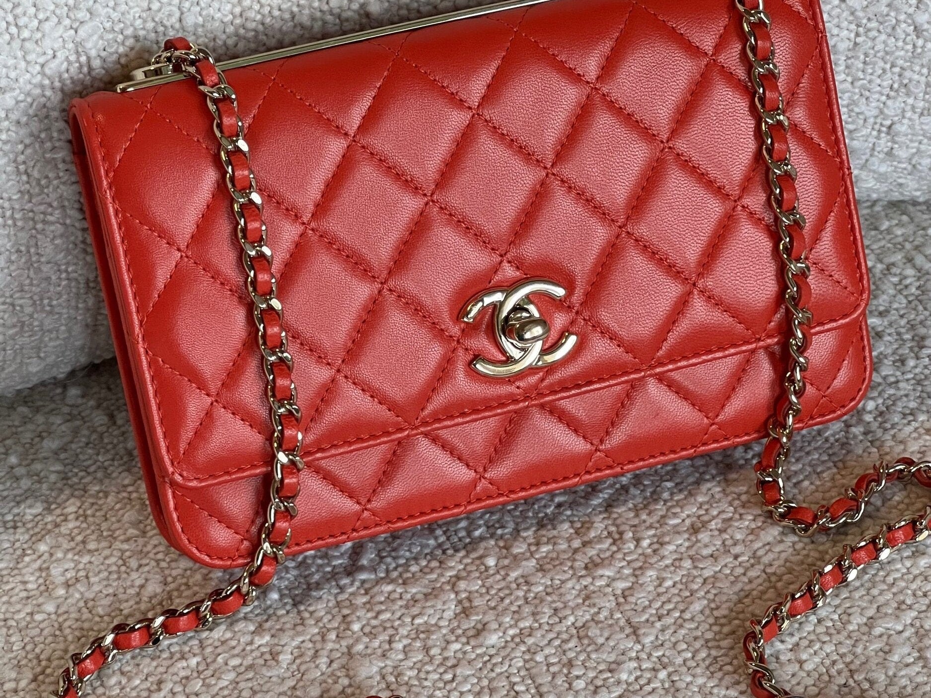 CHANEL Handbag Red Lambskin Quilted Trendy CC Wallet on Chain (WOC) -Knockoff
