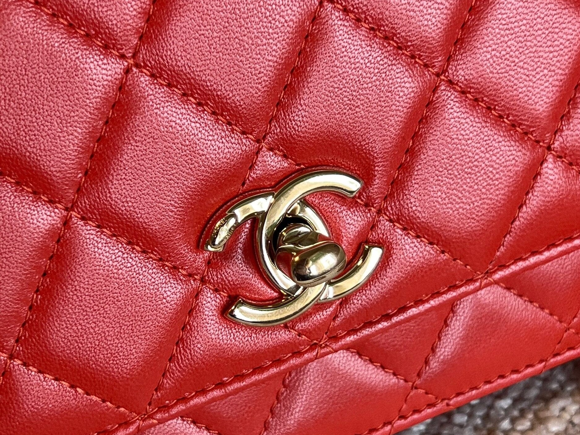 CHANEL Handbag Red Lambskin Quilted Trendy CC Wallet on Chain (WOC) -Knockoff
