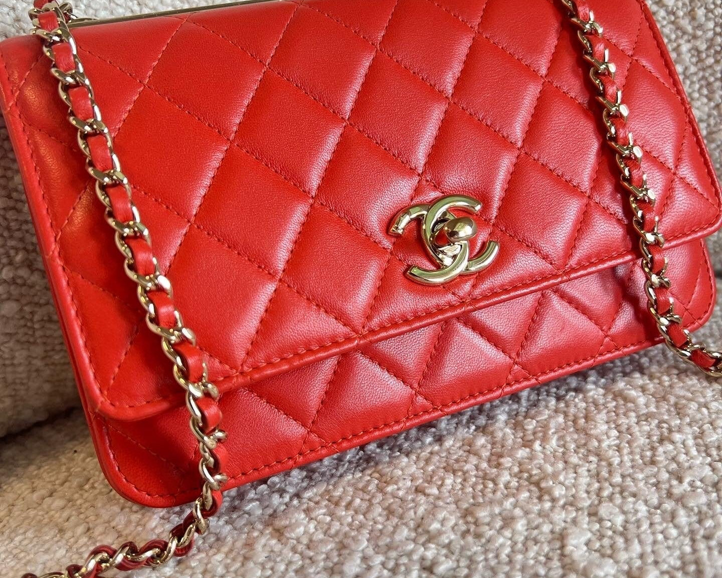 CHANEL Handbag Red Lambskin Quilted Trendy CC Wallet on Chain (WOC) -Knockoff
