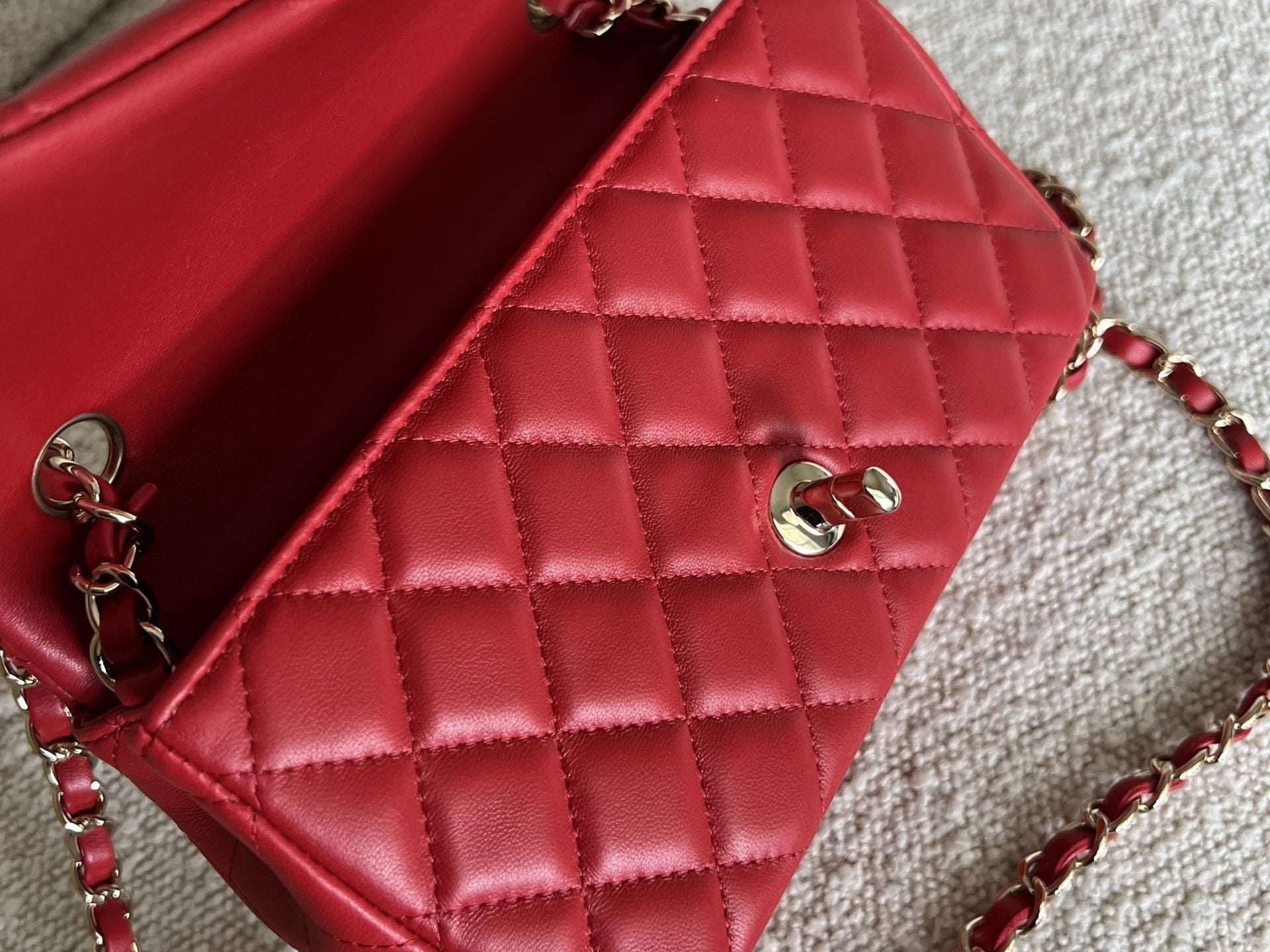 CHANEL Handbag Red Mini Rectangular Lambskin Quilted LGHW -Knockoff
