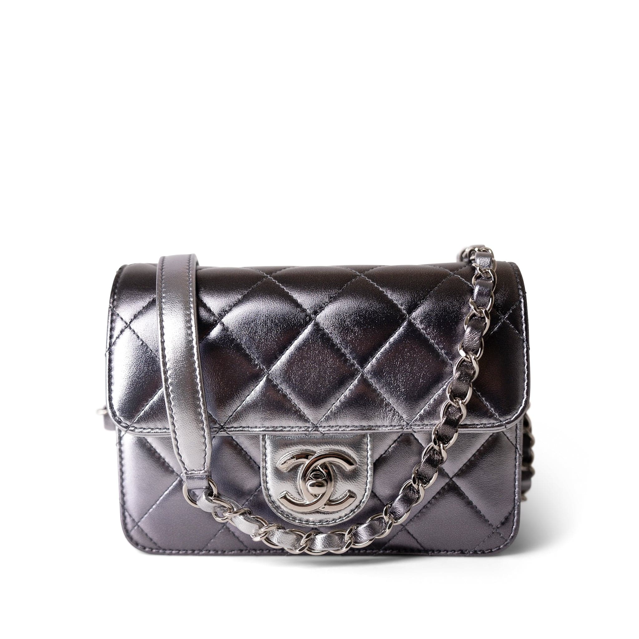 CHANEL Handbag Silver Like a Wallet Flap Bag Gradient Quilted Metallic Lambskin Silver Hardware -Knockoff
