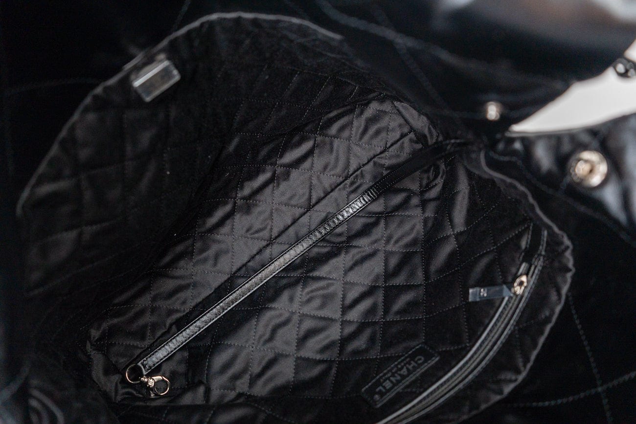 CHANEL Handbag So Black Calfskin Quilted Drawstring 22 Bag small Black Hardware -Knockoff
