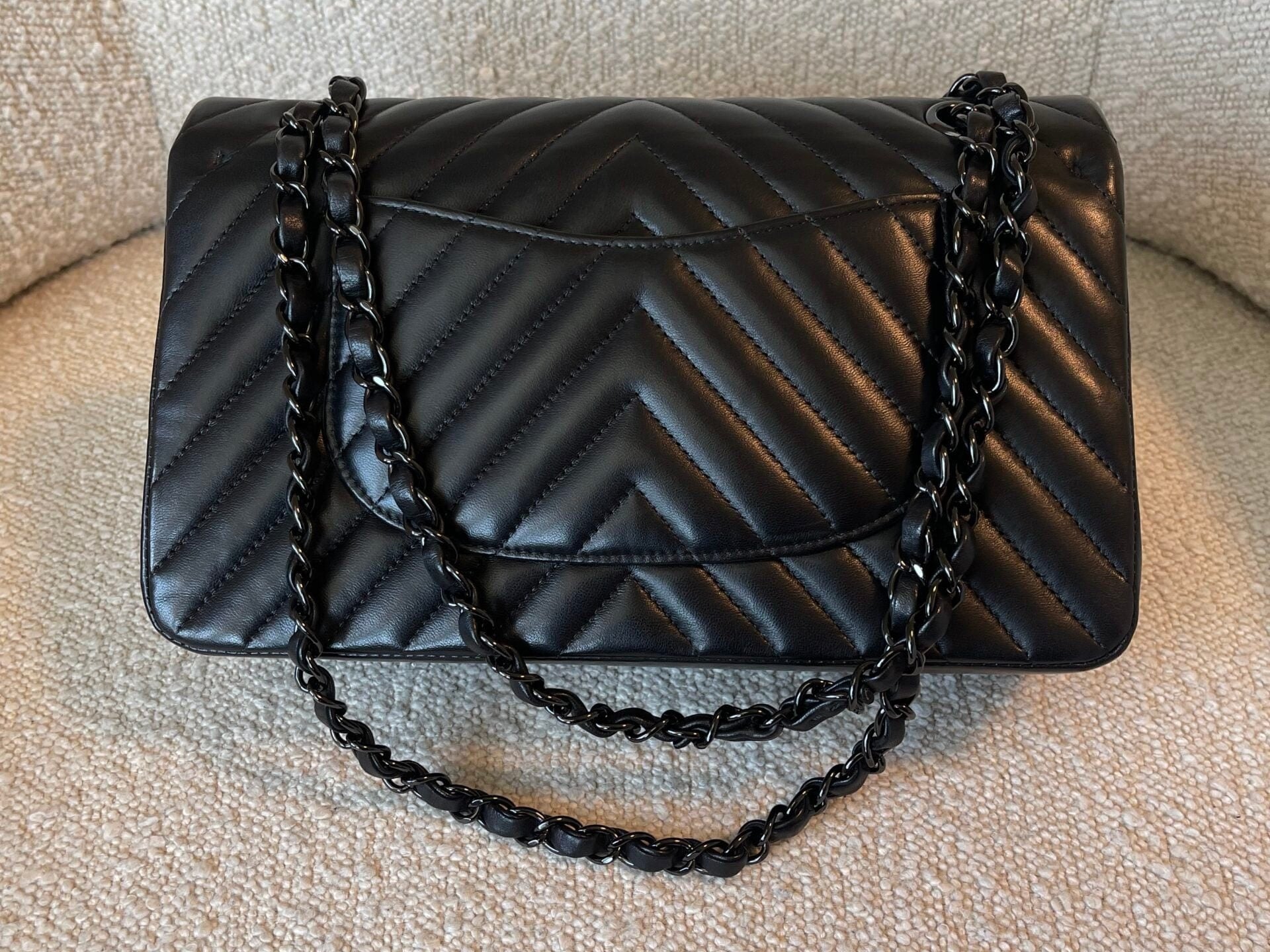 CHANEL Handbag So Black Lambskin Chevron Medium Classic Flap -Knockoff
