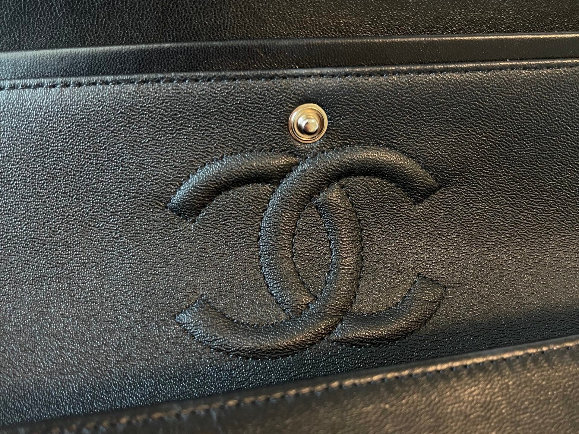 CHANEL Handbag So Black Lambskin Chevron Medium Classic Flap -Knockoff
