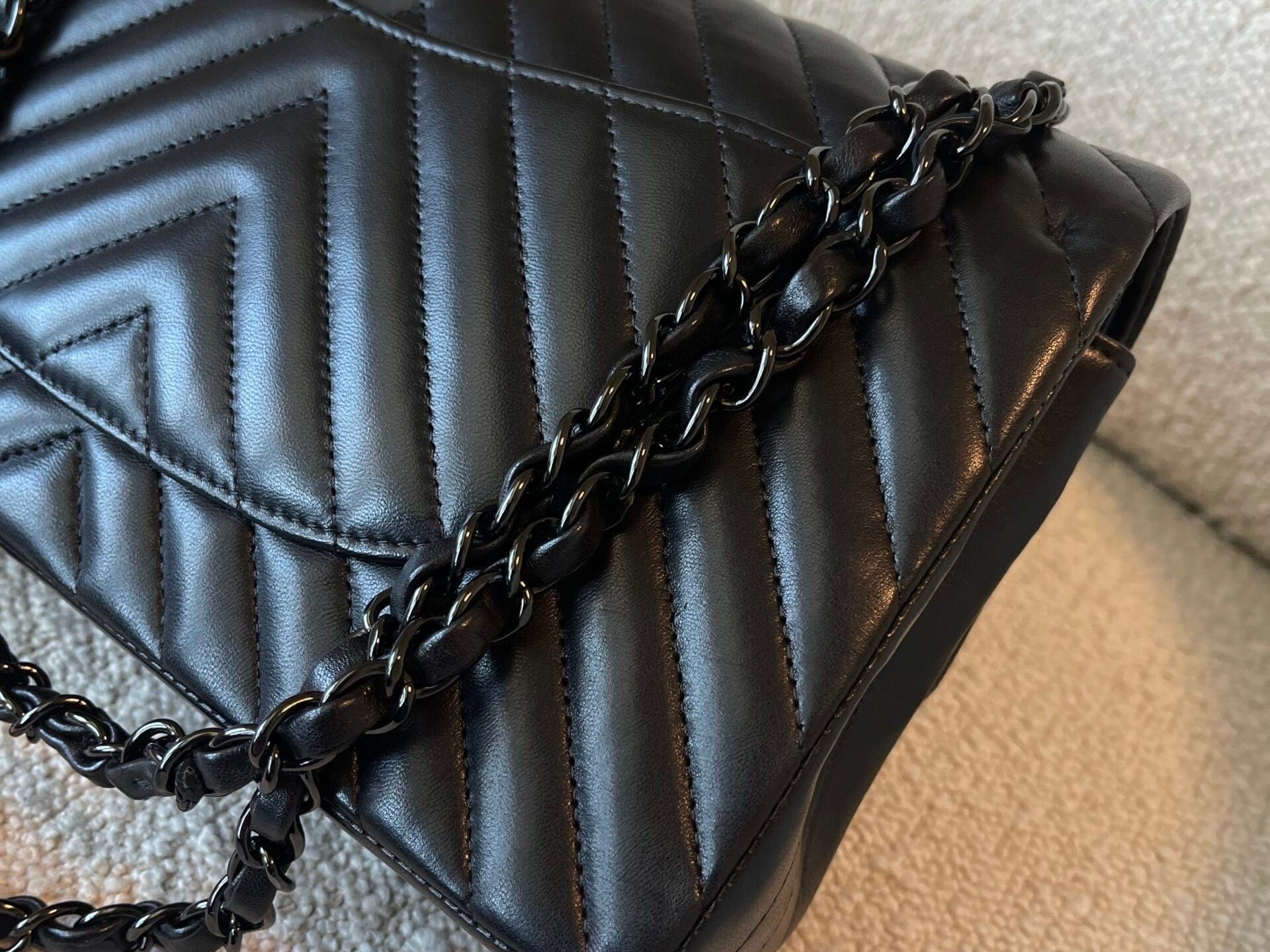 CHANEL Handbag So Black Lambskin Chevron Medium Classic Flap -Knockoff
