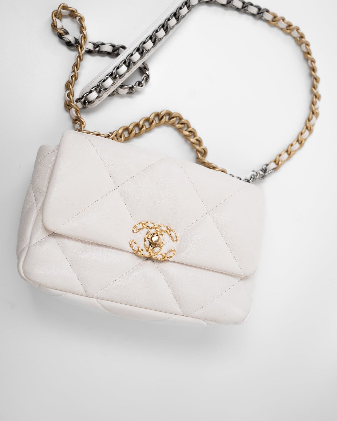 CHANEL Handbag White 21p White 19 Lambskin Quilted 19 Flap Small -Knockoff
