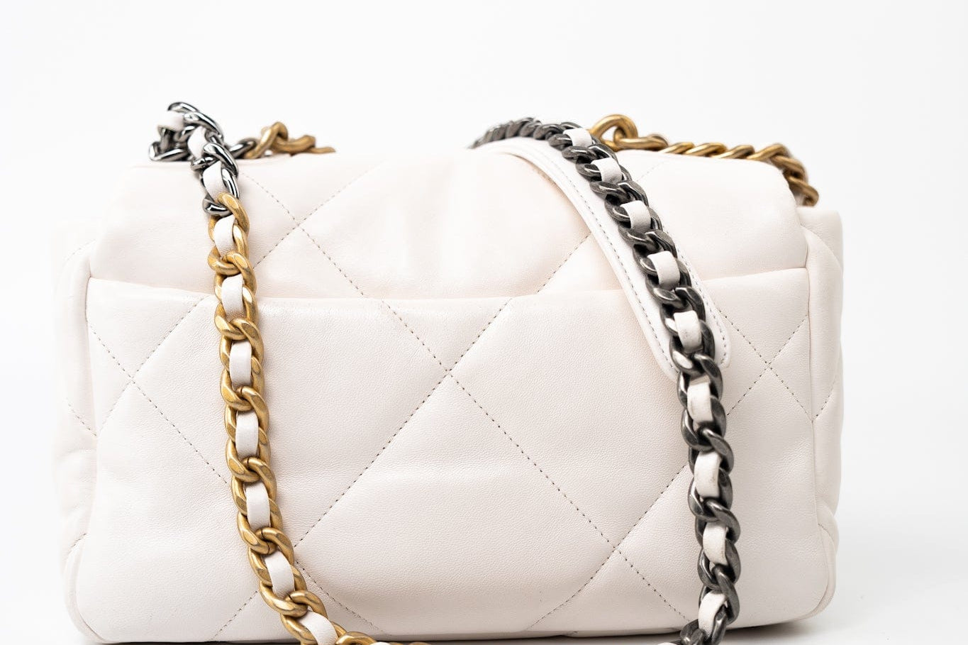 CHANEL Handbag White 21p White 19 Lambskin Quilted 19 Flap Small -Knockoff
